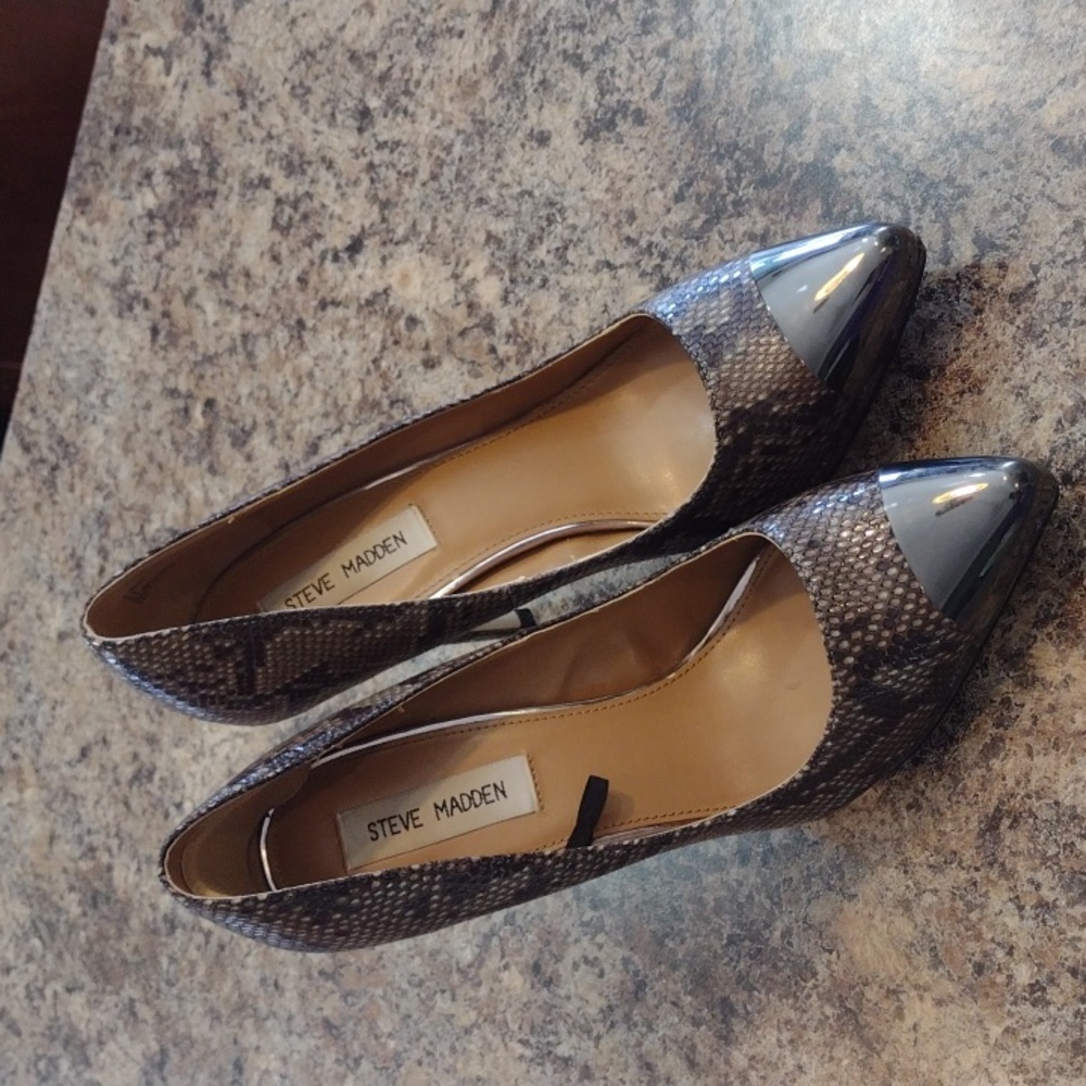 Steve Madden P-SNO snakeskin print cap toe heels size 7.5